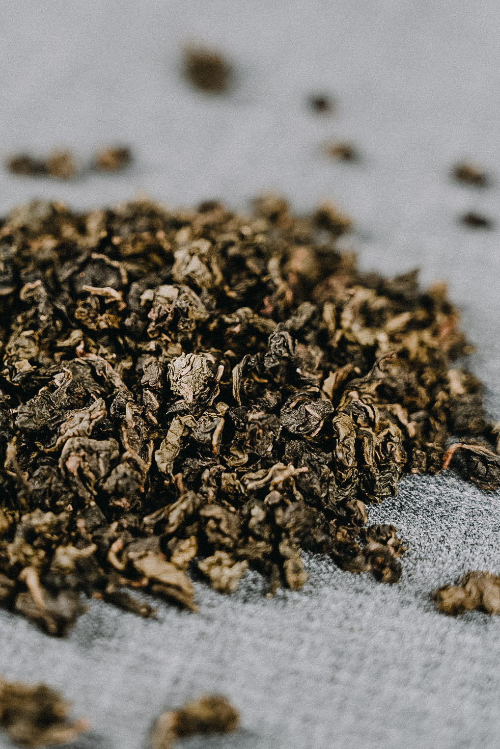 Kleine gerollte Milchige Teeblätter